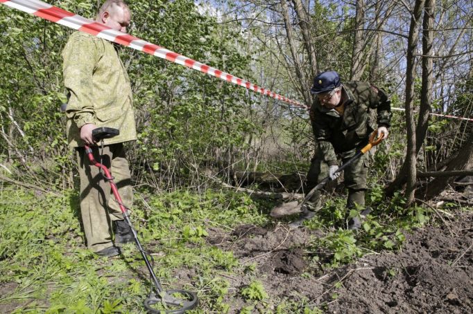 В Белевском районе под старой дорогой найдены останки красноармейца