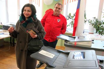 Туляки голосуют на избирательном участке имени Аркадия Шипунова