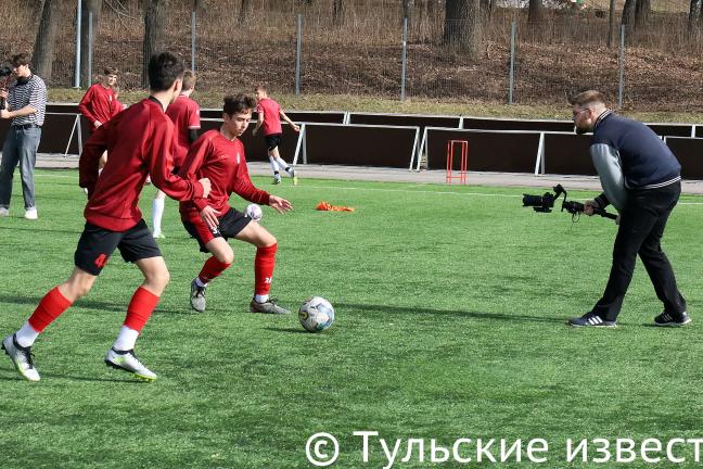 Юные футболисты из Белгорода тренируются в Туле.