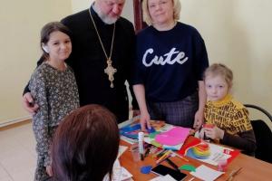 Благочинный Белевского округа: Дети с радостью изготовили пасхальные открытки для бойцов.
