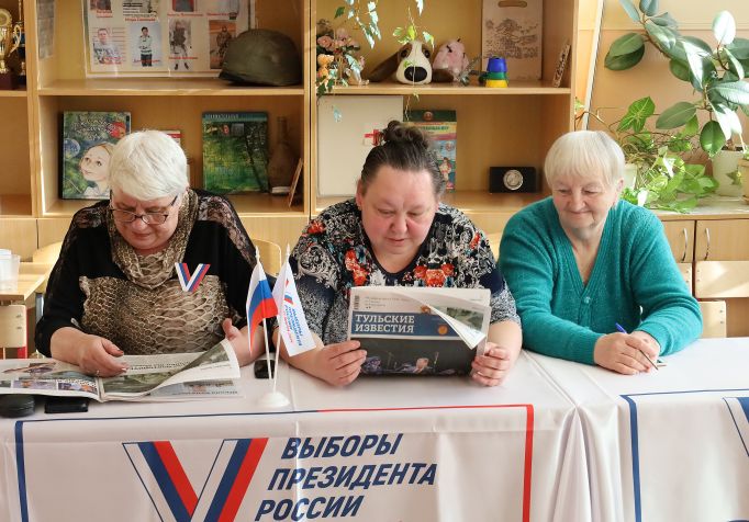 В Огаревке Щекинского района голосующих на выборах угощают блинами и чаем