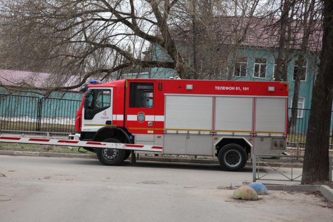 Огнеборцы тушили неэксплуатируемое сооружение в Щекинском районе