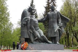 Новомосковцы поздравили с Днём Победы жителей Бобруйска.