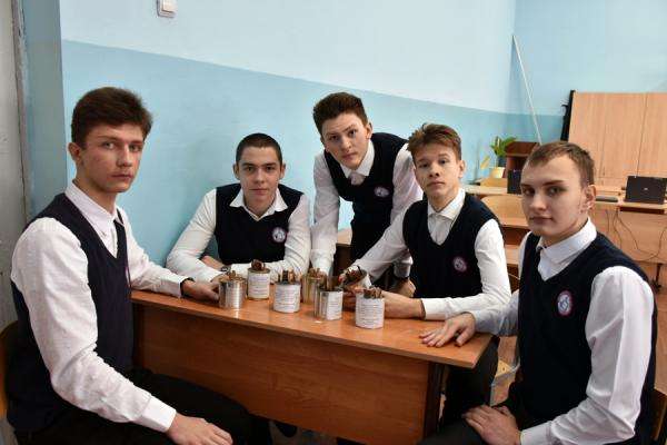 Учащиеся белевской школы №4 заготовили окопные свечи