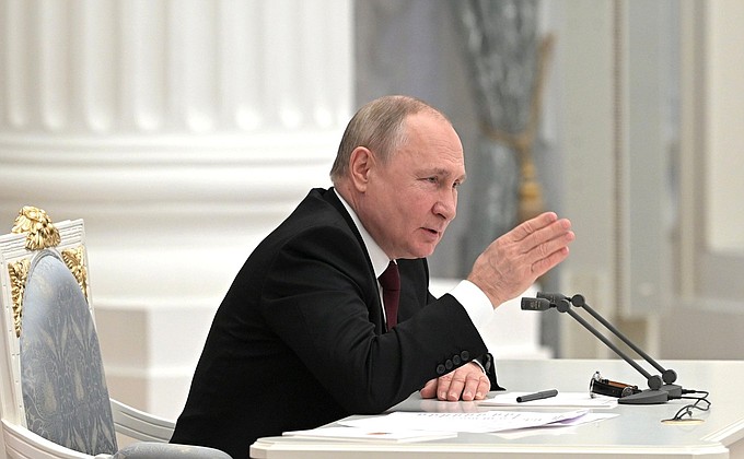 Владимир Путин выступит с обращением к россиянам вечером 21 февраля 