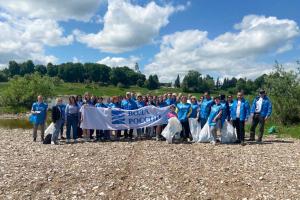 Тульские активисты отметили День эколога уборкой берегов Оки.