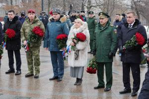 Алексей Дюмин принял участие в церемонии открытия памятника Евгению Зиничеву.