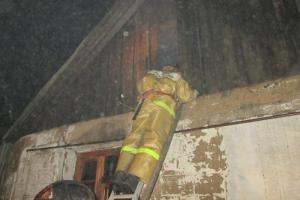 В Арсеньевском районе вечером горел дом.