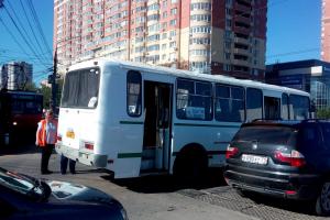 Утром в Туле автобус парализовал движение трамваев.