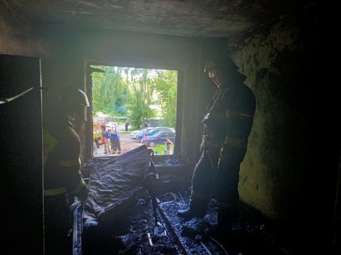 В Туле 18 пожарных боролись с возгоранием в квартире на ул. Ложевой