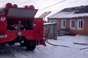Двенадцать пожарных тушили горящий дом в Богородицком районе .