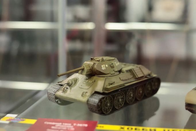 В Туле ко Дню защитника Отечества открылась выставка сборных моделей военной техники 