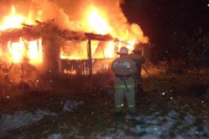 В Щекинском районе ночной пожар уничтожил жилой дом.