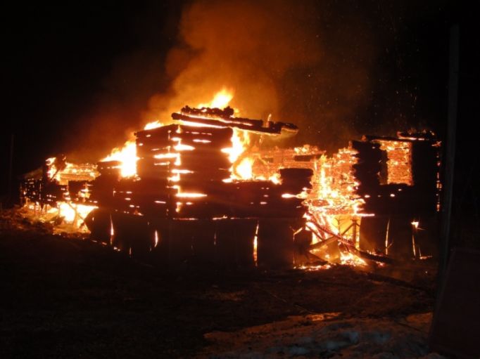 Ночью в Заокском районе сгорел дачный дом