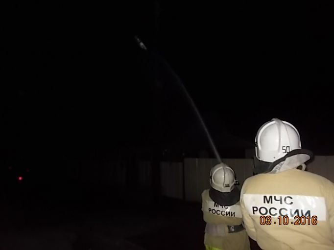 Восемь пожарных тушили ночью горящие электрощитки 