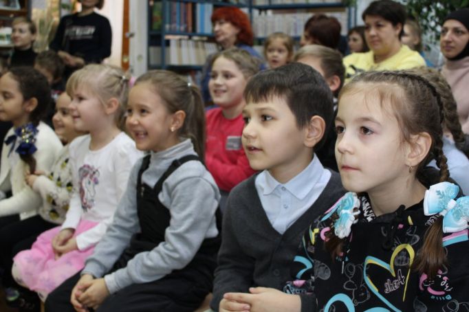 Плавчане дарят частичку детства сверстникам из Донецкой и Луганской Народных Республик