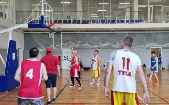 В Туле проходят соревнования по баскетболу среди ветеранов 