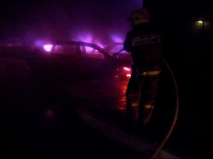 Ночью в Туле сгорели три автомобиля: еще два повреждены