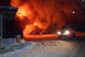 Кафе в Борогодицком районе охватило пламя: здание выгорело полностью.