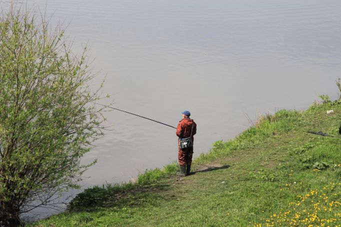 В Алексине сотрудники МЧС призывали рыбаков соблюдать правила безопасности