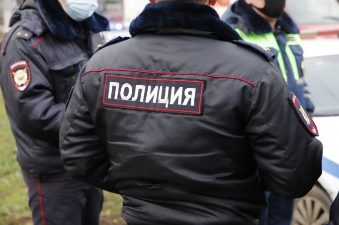 В Новомосковске местный житель угнал автомобиль и украл банковскую карту