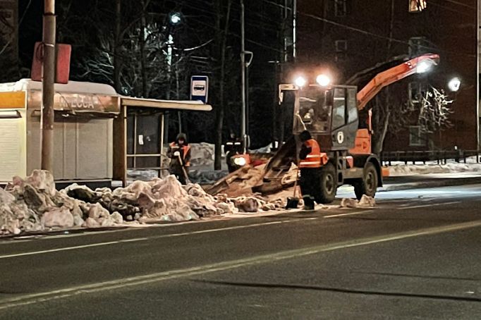 В Туле коммунальные службы продолжают расчищать дороги от снега