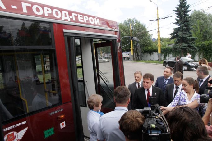 Владимир Груздев стал первым пассажиром нового автобуса в Туле