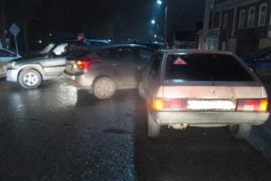 В Туле «Нива шевроле» протаранил два автомобиля, пострадала автоледи.