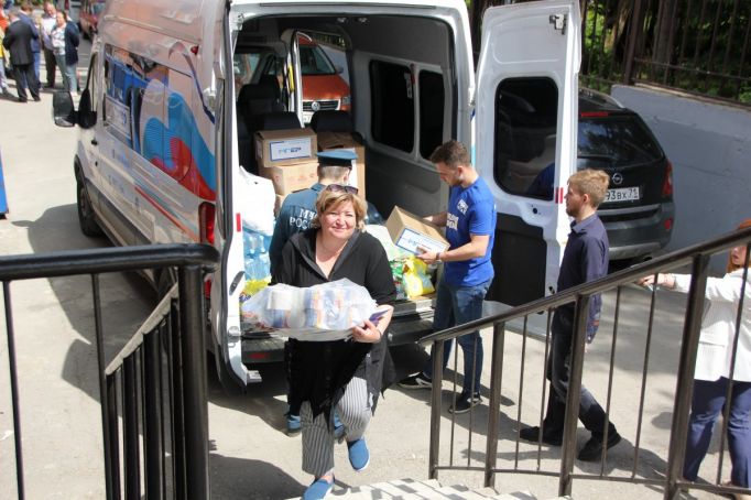 «Единая Россия» оказывает помощь эвакуированным в Тульскую область белгородцам
