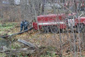 В тульском поселке Плеханово 4 пожарные машины приехали тушить здание.