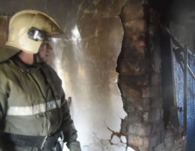 В Суворовском районе утром едва не сгорел дом
