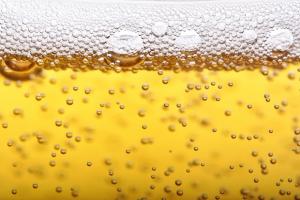 В Тульской области у 70-летней пенсионерки украли 18 бутылок пива.