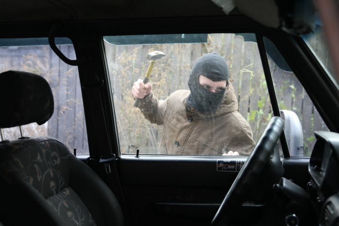В Новомосковске 31-летний мужчина угнал чужой автомобиль
