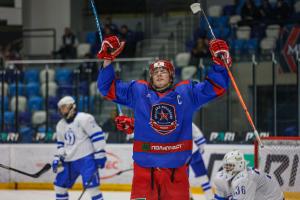 Хоккеист «Академии Михайлова-Юниор» Иван Ларионов установил рекорд МХЛ.