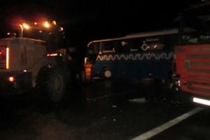 Ночью в Тульской области столкнулись три автомобиля.