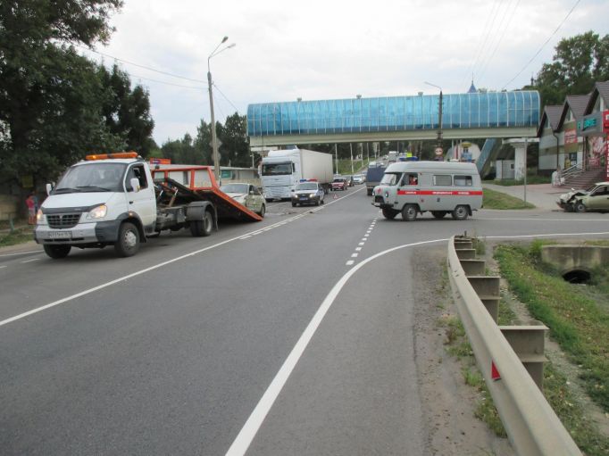 В Плавском районе столкнулись две иномарки: пострадали 2 человека
