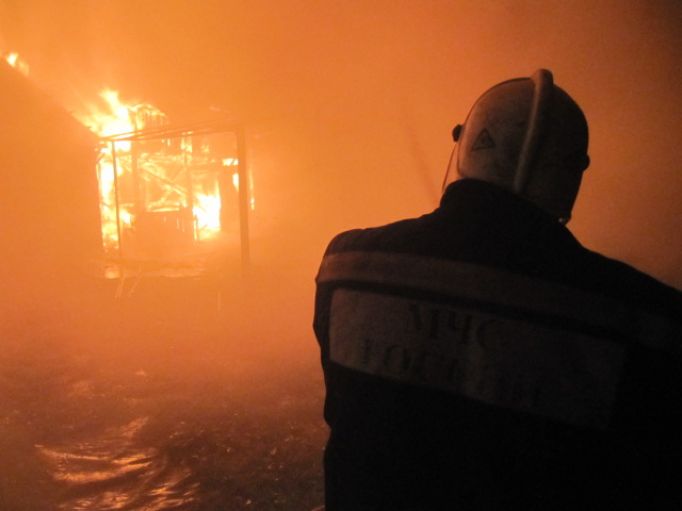 Ночью в Алексинском районе сгорел жилой дом 