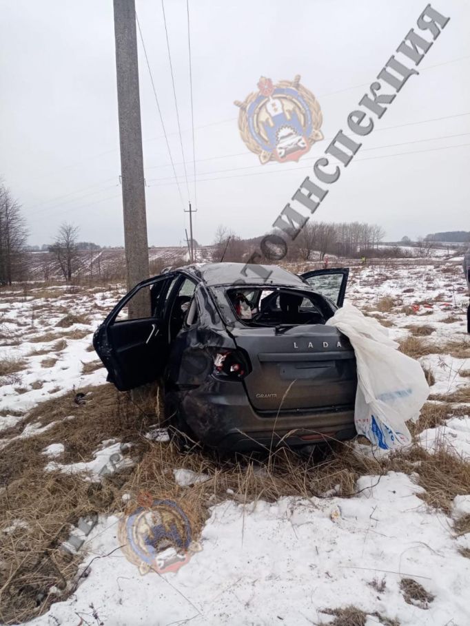 В Ясногорском районе молодой водитель на Lada врезался в опору ЛЭП