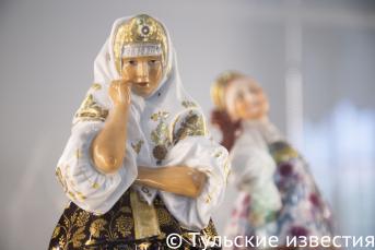 Выставка фарфоровых фигур «Народности России»