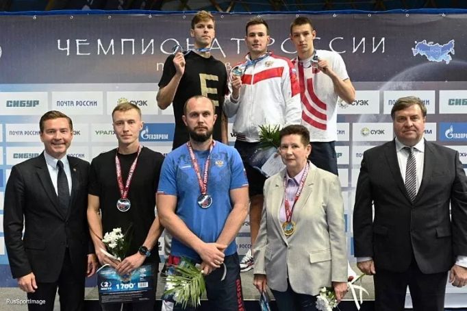 Иван Гирев из Новомосковска завоевал серебро ЧР по плаванию
