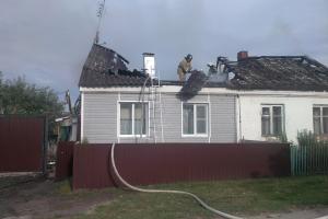В Одоевском районе пожар оставил дом без крыши .