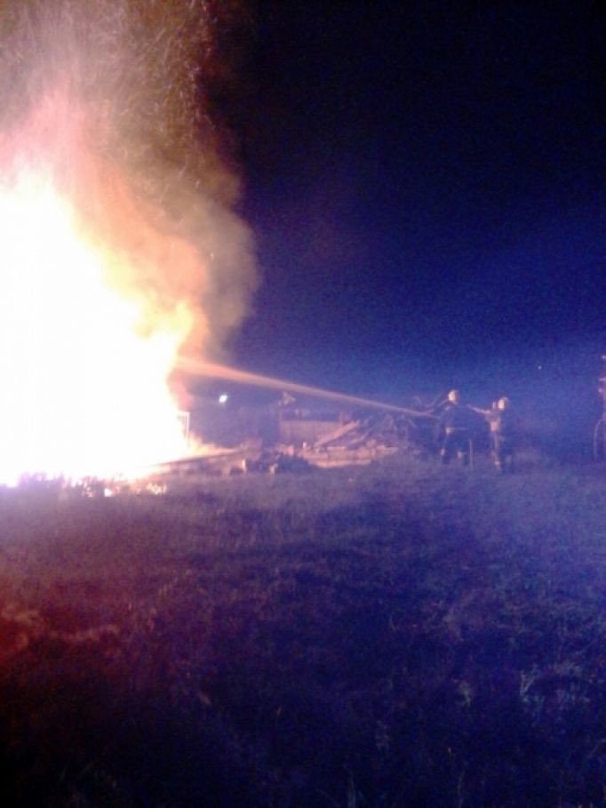 Пожар уничтожил баню в деревне Семеновка