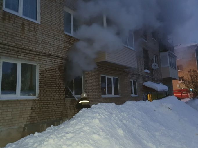 В Ясногорске при пожаре в квартире эвакуировали троих детей