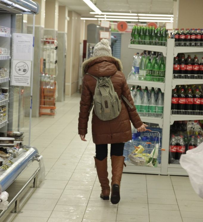 В Щекине молодая женщина обокрала магазин