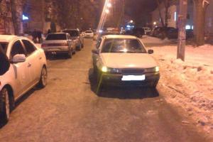 Водитель в Новомосковске, сдавая задним ходом, сбил женщину и подростка .