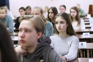До 50 тысяч рублей за день могут заработать своим умом школьники Тульской области .