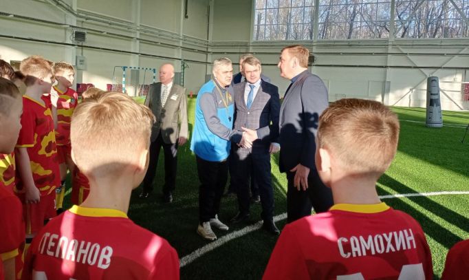 Алексей Дюмин встретился с юными футболистами СШ «Арсенал»
