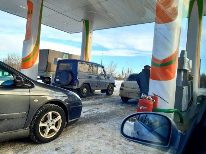 Автоледи из Ефремова чуть не увезла бензоколонку с заправки