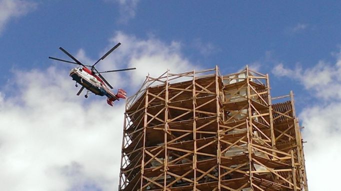 В Тулу прибыл вертолет установить шпиль на колокольню Успенского собора