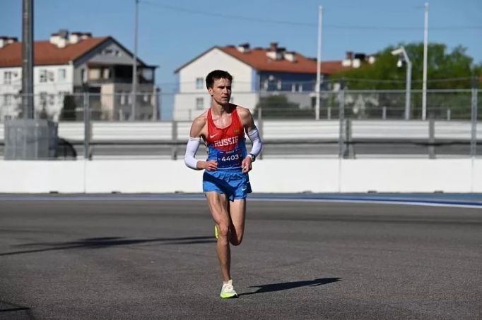 Игорь Волков из Тульской области стал первым в марафоне на ЧР по легкой атлетике спорта слепых